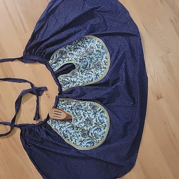 Handmade Floral Apron - Picture 1 of 2